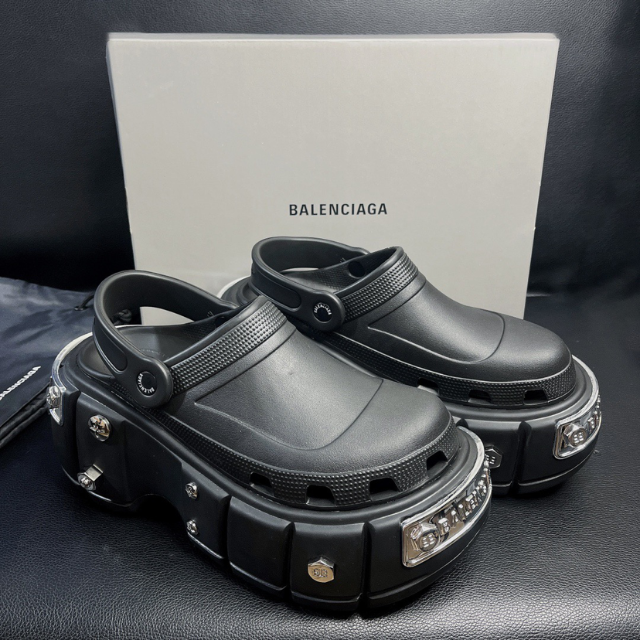 12月スーパーSALE 15%OFF】 SALE/37%OFF】 最終値下げ バレンシアガ