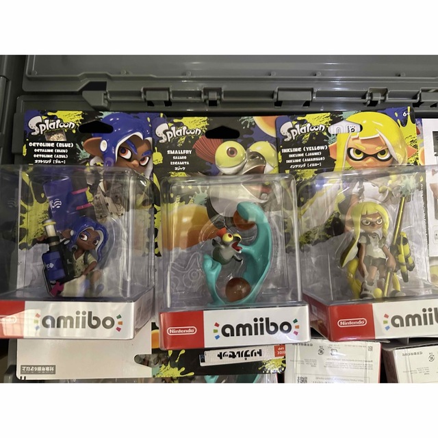 任天堂(ニンテンドウ)のamiibo スプラトゥーン3 イエロー ブルー コジャケ 3点セット 任天堂 エンタメ/ホビーのフィギュア(ゲームキャラクター)の商品写真