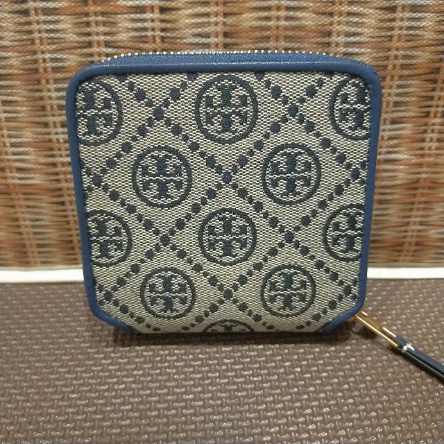 新品 トリーバーチ TORY BURCH 2つ折り財布 Tモノグラム トリーネイビー