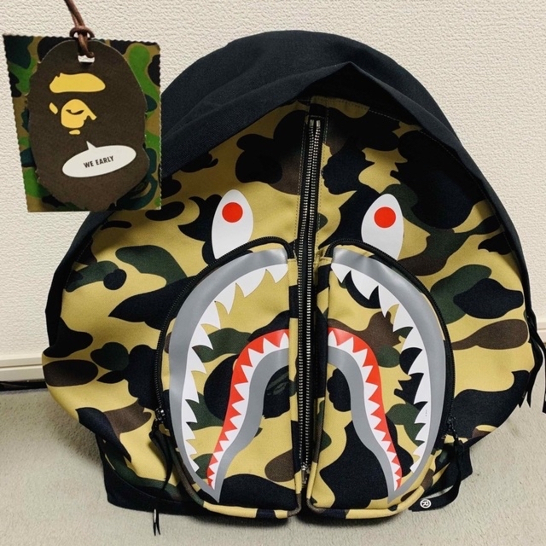 A BATHING APE(アベイシングエイプ)のA BATHING APE 1ST CAMO SHARK DAY PACK メンズのバッグ(バッグパック/リュック)の商品写真