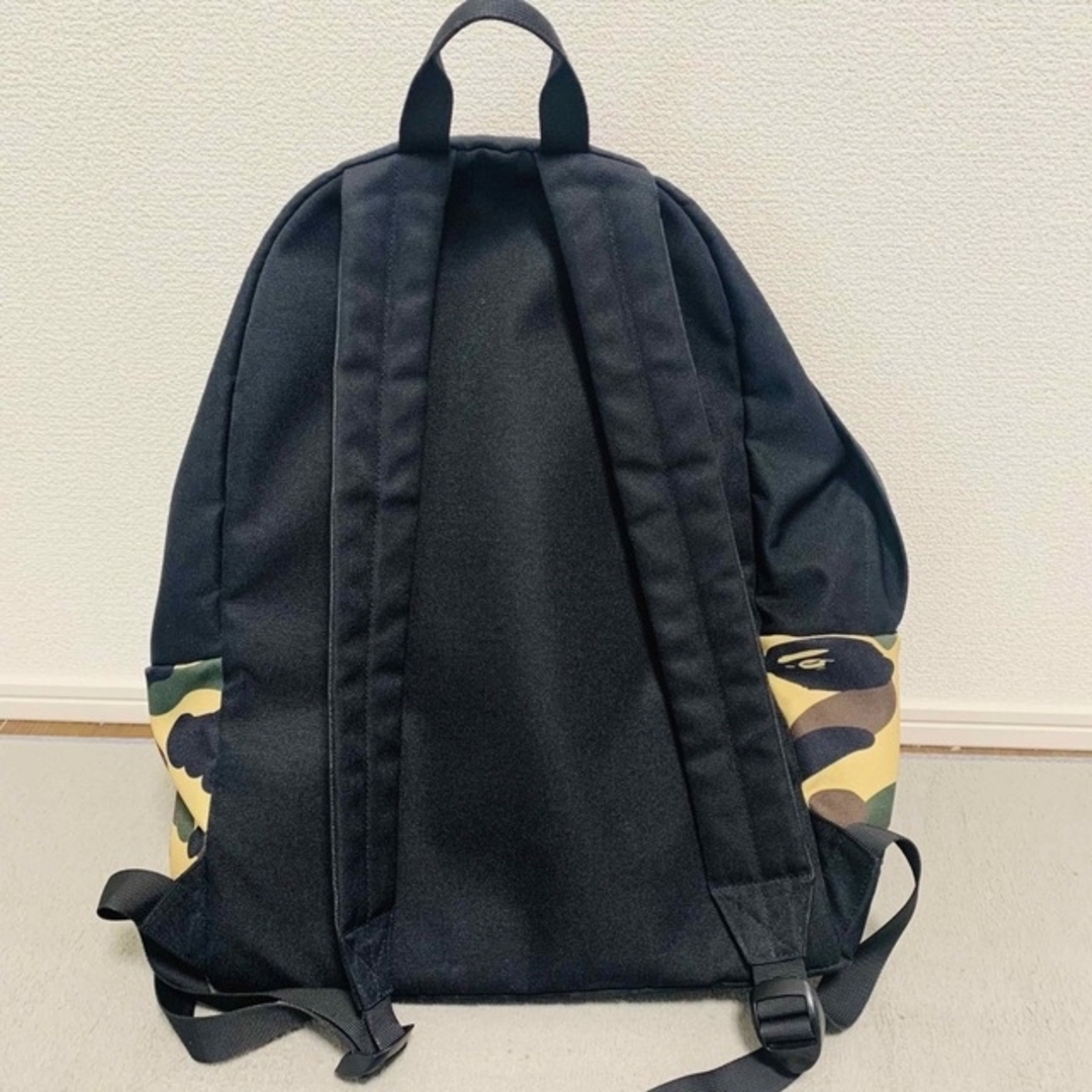 A BATHING APE(アベイシングエイプ)のA BATHING APE 1ST CAMO SHARK DAY PACK メンズのバッグ(バッグパック/リュック)の商品写真