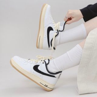 NIKE - 《23.5》ナイキ エアフォース 1 07 LX パンダ ホワイト