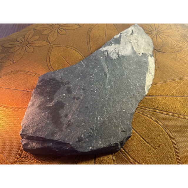 ⭐︎レア鉱石】サヌカイト原石（白羊）天然石 パワーストーン 楽器 置物 化石