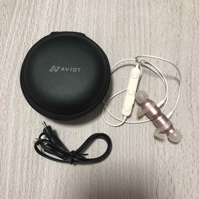 AVIOT イヤホン ピンク ケース付き スマホ/家電/カメラのオーディオ機器(ヘッドフォン/イヤフォン)の商品写真