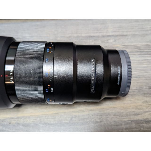 SONY(ソニー)のほぼ新品 E 90mm F2.8 Macro G OSS SEL90M28G スマホ/家電/カメラのカメラ(レンズ(単焦点))の商品写真