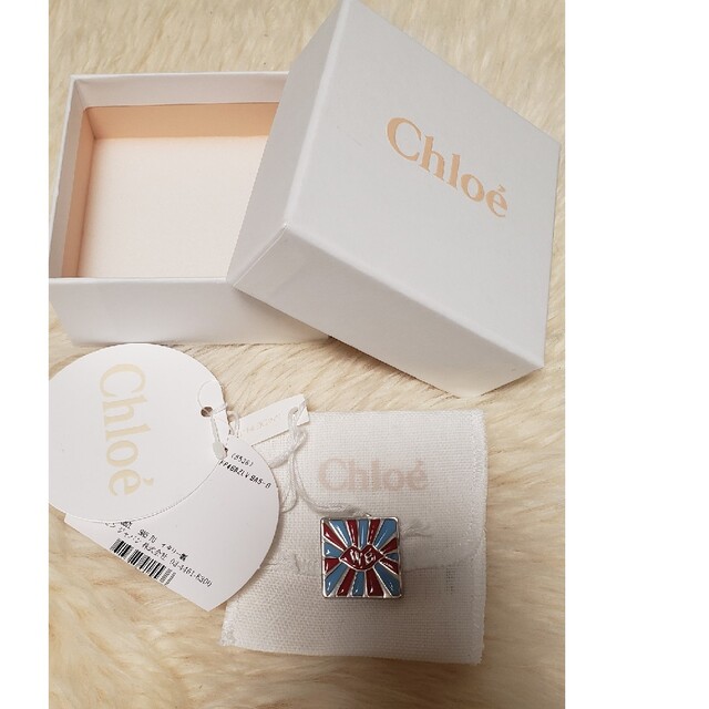 Chloe(クロエ)のタグ付き クロエ 新品 ピンバッジ レディースのアクセサリー(ブローチ/コサージュ)の商品写真