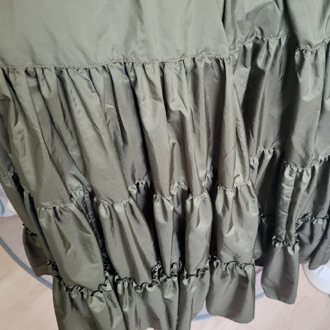 Drawer(ドゥロワー)のシーニュ　AKIカーキ　ティアードスカート レディースのスカート(ロングスカート)の商品写真