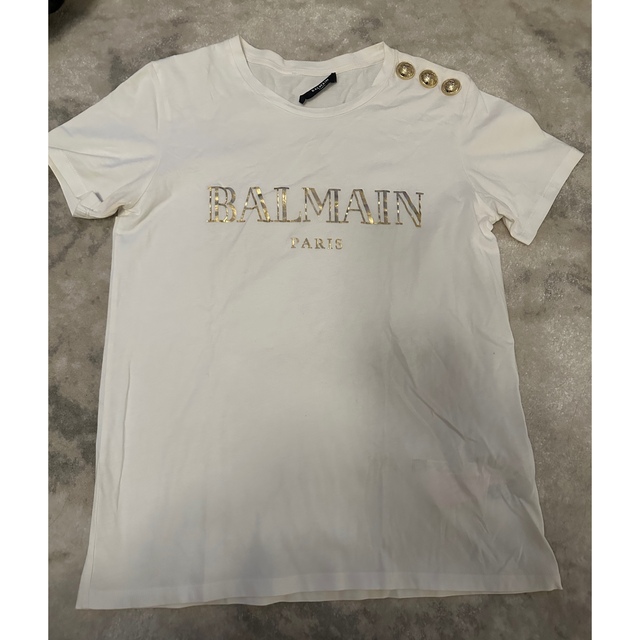 BALMAIN(バルマン)のbalmain バルマン　ホワイト　ゴールド　ボタン レディースのトップス(Tシャツ(半袖/袖なし))の商品写真