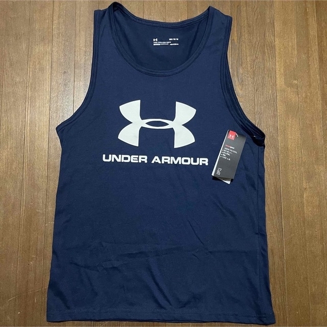 UNDER ARMOUR(アンダーアーマー)のUNDER ARMOUR人気胸ビッグロゴ未使用タンクトップ(M) メンズのトップス(タンクトップ)の商品写真