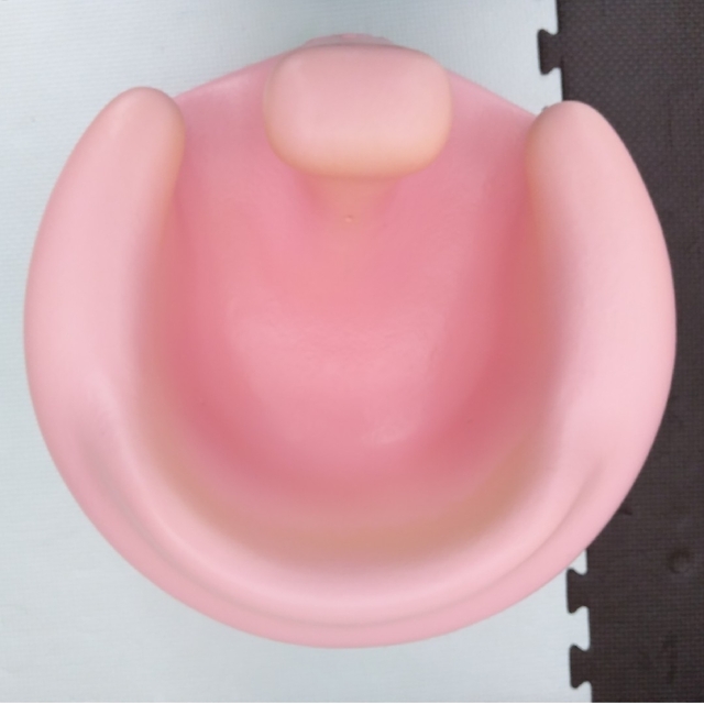 Bumbo(バンボ)のBumbo バンボベビーソファー　ピンク キッズ/ベビー/マタニティの寝具/家具(その他)の商品写真