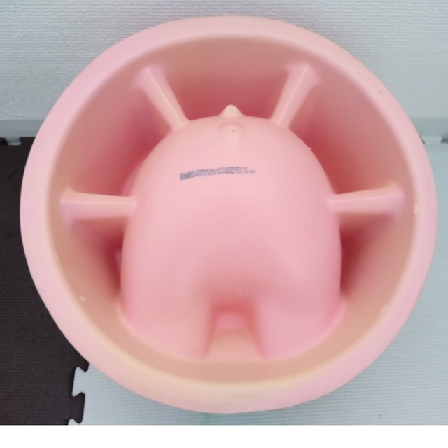 Bumbo(バンボ)のBumbo バンボベビーソファー　ピンク キッズ/ベビー/マタニティの寝具/家具(その他)の商品写真