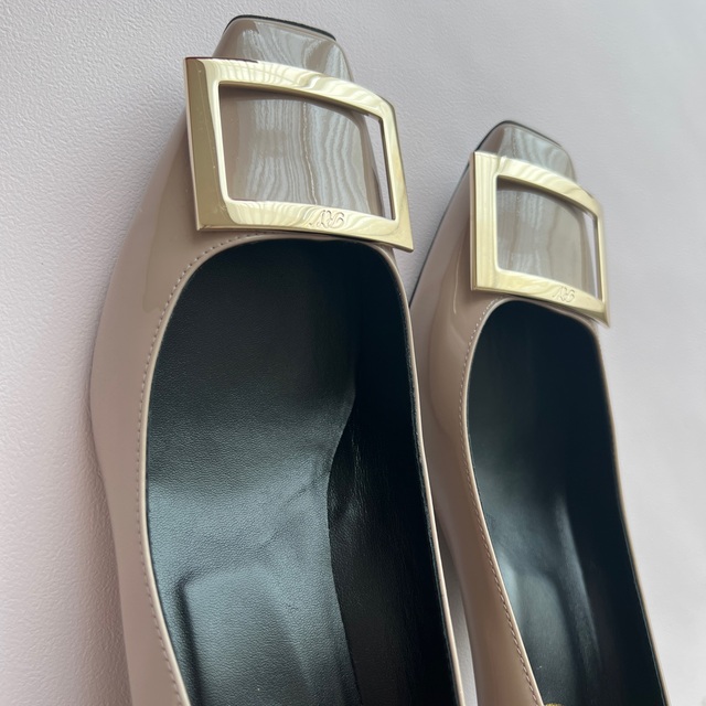 ロジェヴィヴィエ Roger Vivier トランペット パテント パンプス