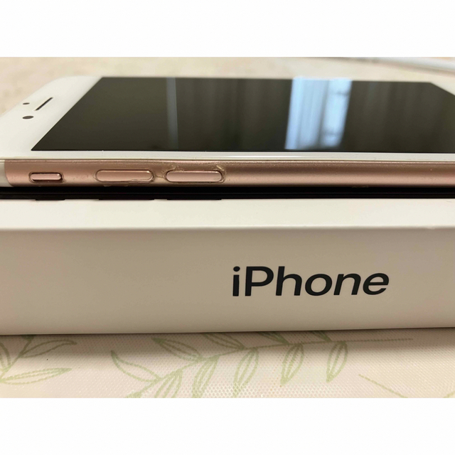 iPhone(アイフォーン)のIphone7  rose gold 128GB SIMフリー　カメラ音なし スマホ/家電/カメラのスマートフォン/携帯電話(スマートフォン本体)の商品写真