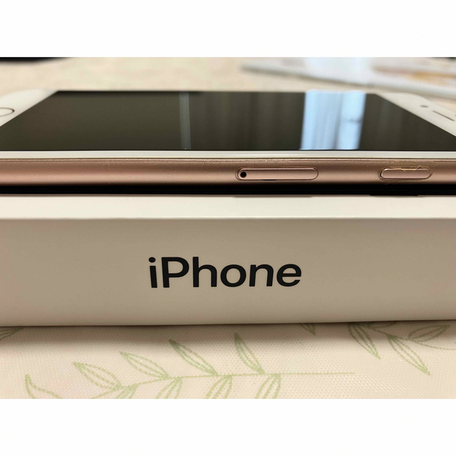 iPhone(アイフォーン)のIphone7  rose gold 128GB SIMフリー　カメラ音なし スマホ/家電/カメラのスマートフォン/携帯電話(スマートフォン本体)の商品写真