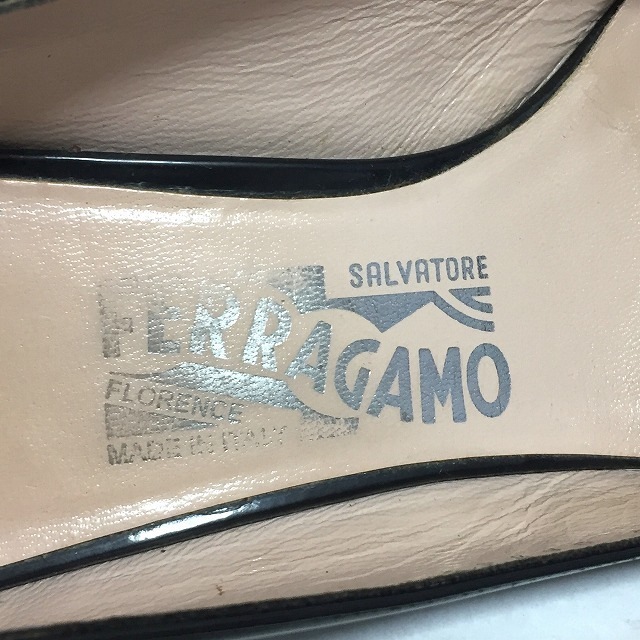 Salvatore Ferragamo(サルヴァトーレフェラガモ)のサルバトーレフェラガモ パンプス 6Ｃ - 黒 レディースの靴/シューズ(ハイヒール/パンプス)の商品写真