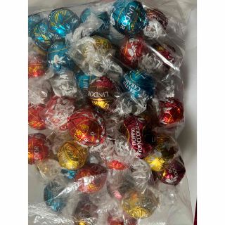 リンツ(Lindt)のLINDT LINDOR リンツ　リンドール ピンクアソート(菓子/デザート)