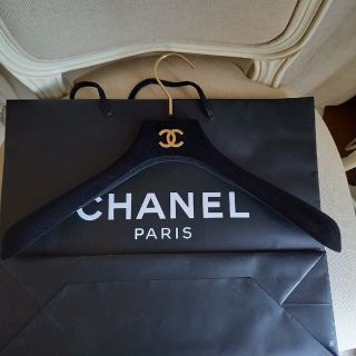 シャネル(CHANEL)のCHANELコート、ジャケット用ハンガー　紙袋おまけ付き　やや難あり(その他)