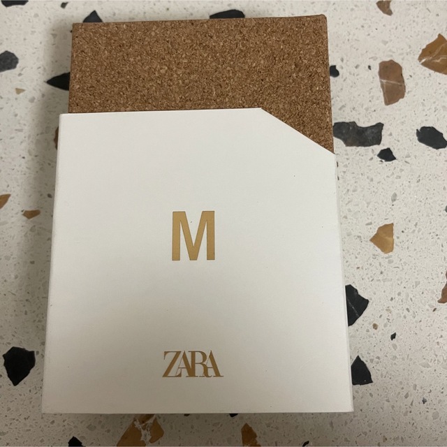 ZARA(ザラ)のZARA イニシャルネックレス　ガラス　M レディースのアクセサリー(ネックレス)の商品写真