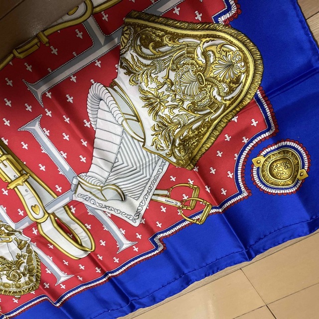 エルメスHERMESスカーフ カレ90 SELLES A HOUSSE シルク 最旬ダウン