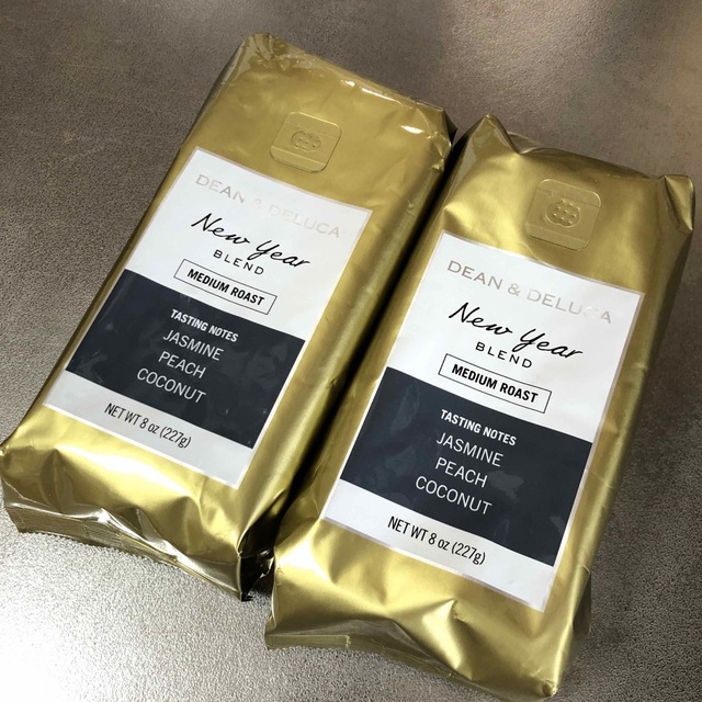 DEAN & DELUCA(ディーンアンドデルーカ)のDEAN &DELUCA ニューイヤーブレンド　レギュラーコーヒー　粉 食品/飲料/酒の飲料(コーヒー)の商品写真