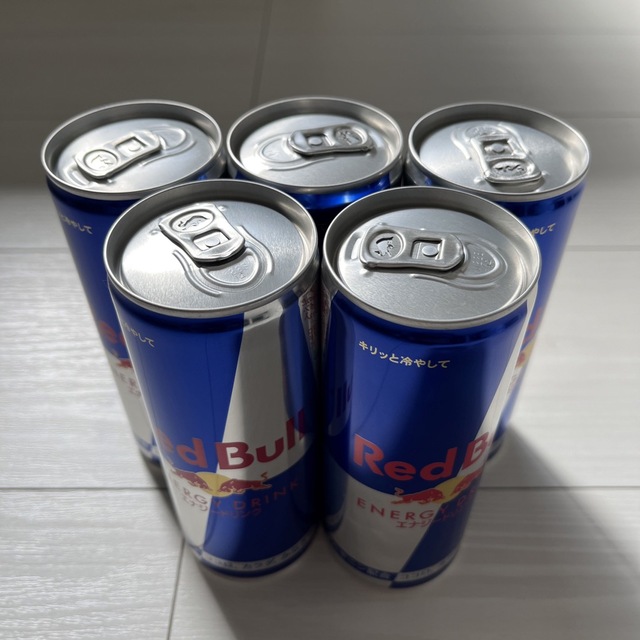 Red Bull(レッドブル)の【Ma様】　レッドブル　Red Bull 5本セット 食品/飲料/酒の飲料(その他)の商品写真