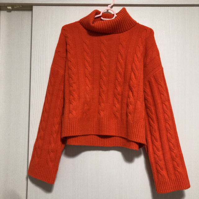 GU(ジーユー)のオレンジ　タートルネックニット♡ レディースのトップス(ニット/セーター)の商品写真