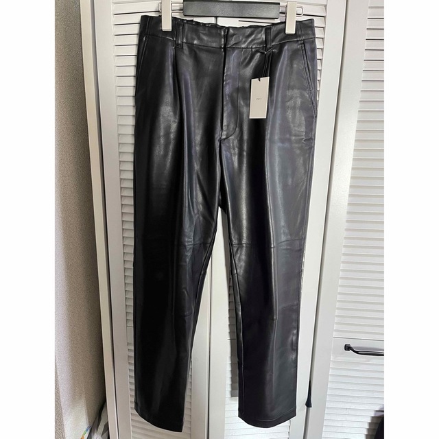 stein(シュタイン)のstein(シュタイン)/FAKE LEATHER TROUSERS メンズのパンツ(スラックス)の商品写真