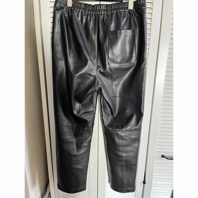 stein(シュタイン)のstein(シュタイン)/FAKE LEATHER TROUSERS メンズのパンツ(スラックス)の商品写真