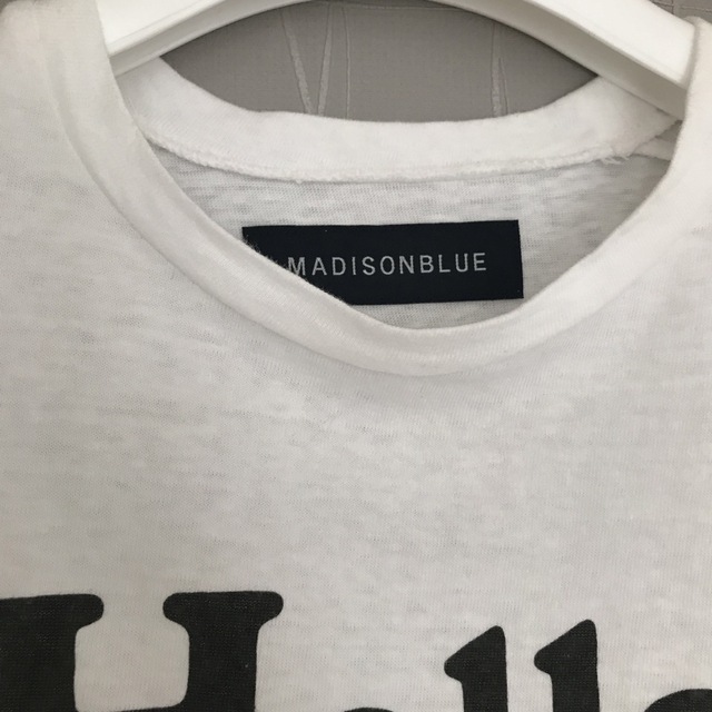 MADISONBLUE(マディソンブルー)のマディソンブルー Hello ロゴTシャツ 01白 レディースのトップス(Tシャツ(半袖/袖なし))の商品写真