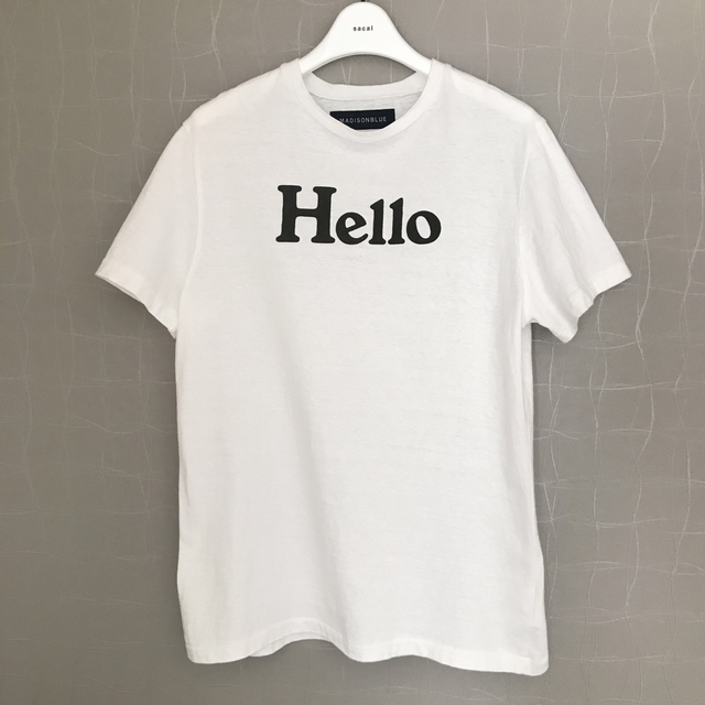 MADISONBLUE(マディソンブルー)のマディソンブルー Hello ロゴTシャツ 01白 レディースのトップス(Tシャツ(半袖/袖なし))の商品写真