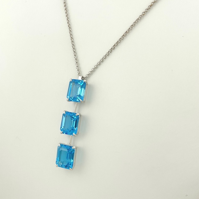 ブルートパーズ デザインネックレス WG 【中古】