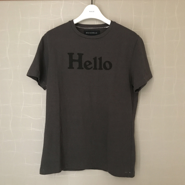 MADISONBLUE(マディソンブルー)のマディソンブルーHello ロゴTシャツ 01 GRAY レディースのトップス(Tシャツ(半袖/袖なし))の商品写真