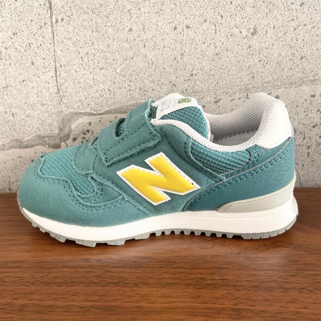 New Balance(ニューバランス)の【新品】15センチ グリーン×イエロー ニューバランス スニーカー キッズ キッズ/ベビー/マタニティのキッズ靴/シューズ(15cm~)(スニーカー)の商品写真