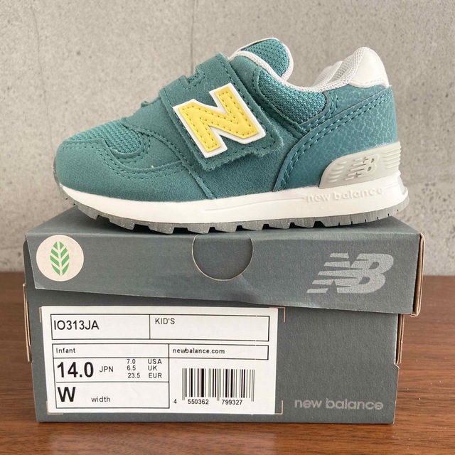 New Balance(ニューバランス)の【新品】14センチ グリーン×イエロー ニューバランス スニーカー キッズ キッズ/ベビー/マタニティのベビー靴/シューズ(~14cm)(スニーカー)の商品写真