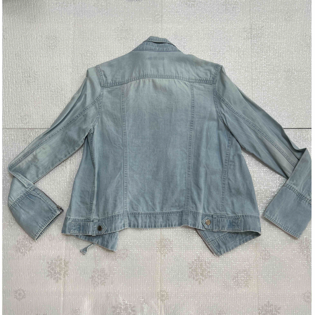 a.v.v(アーヴェヴェ)の水色　薄地デニム　ライダースジャケット レディースのジャケット/アウター(ライダースジャケット)の商品写真