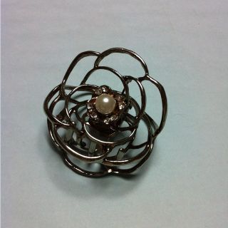華奢なカメリアのヘアクリップ♡金(ヘアゴム/シュシュ)