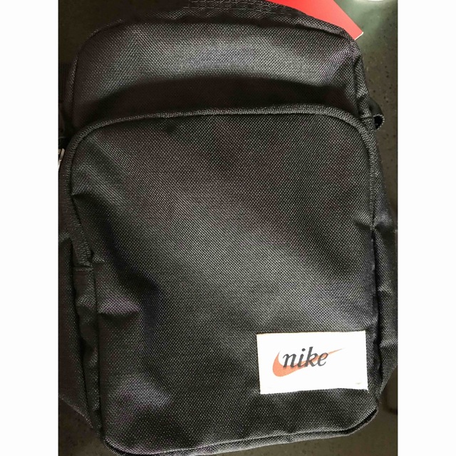 NIKE(ナイキ)の新品未使用　ブラック　NIKEショルダーバッグ レディースのバッグ(ショルダーバッグ)の商品写真