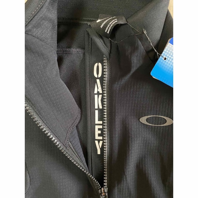 Oakley(オークリー)の新品　ジャージトップス キッズ/ベビー/マタニティのキッズ服男の子用(90cm~)(ジャケット/上着)の商品写真