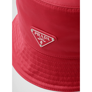 プラダ(PRADA)のPRADA NYLON BUCKET HAT RED “XLサイズ(ハット)