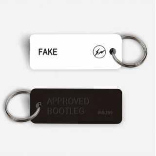 フラグメント(FRAGMENT)のfragment design × Various Keytags FAKE (キーホルダー)