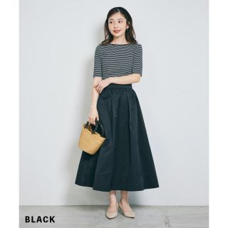 ベースメント(BASEMENT)の【新品】basement  ベースメント　タフタフレアスカート　ブラック　XS(ロングスカート)