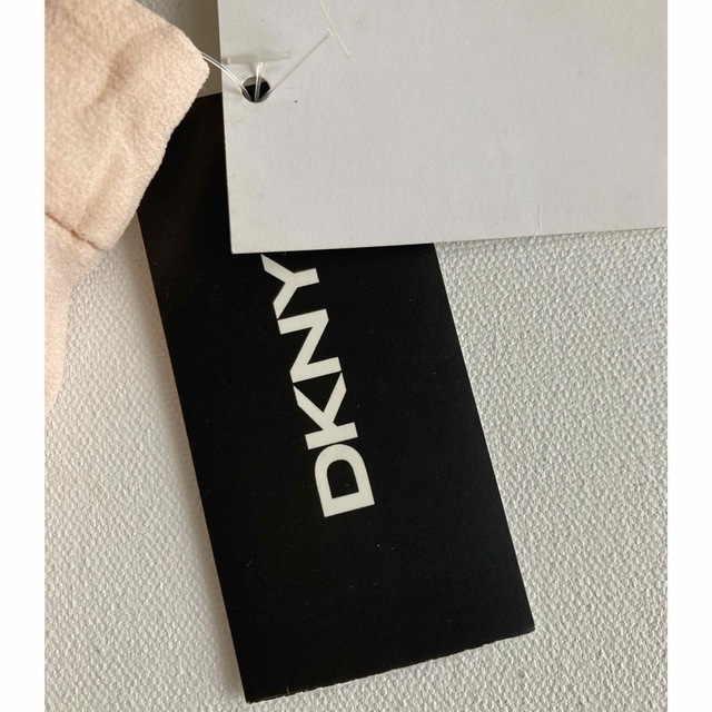 DKNY ダナキャランＮＹ　ピンクシルクスカート 1