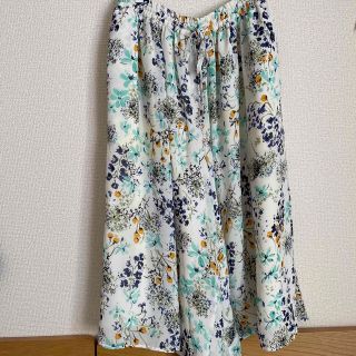 アーバンリサーチ(URBAN RESEARCH)の美品☆アーバンリサーチ　花柄キュロットパンツ(キュロット)