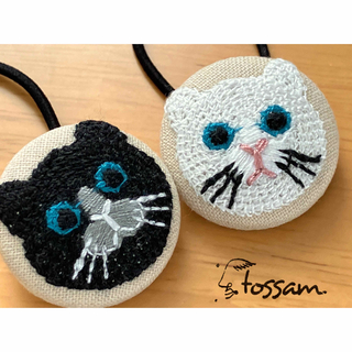 tossam ヘアゴム くるみボタン 刺繍 猫 2点 セット(ヘアアクセサリー)