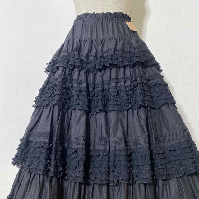 ピンクハウス 定価6万4900円 漆黒の総レース段々スカートです-