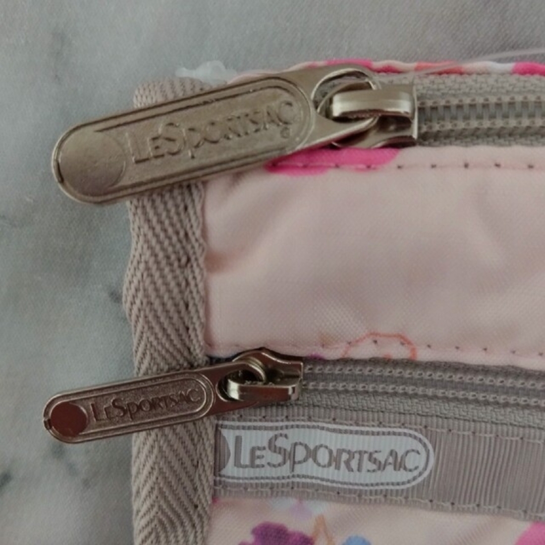 LeSportsac(レスポートサック)の【未使用品】レスポートサック コスメポーチ LeSportsac（ピンク地花柄） レディースのファッション小物(ポーチ)の商品写真