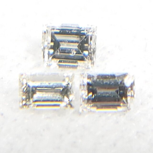 ☆バケットドカットダイヤモンドルース【 天然 】☆ 約0.37ct 透明度