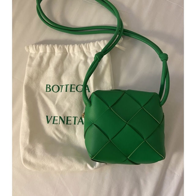 贅沢 Bottega Veneta - ボッテガヴェネタ グリーン ミニカセットバック