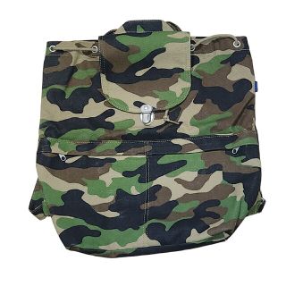 バグゥ(BAGGU)のBAGGU バグー　帆布　デイパック　リュックサック　カモフラージュ(リュック/バックパック)