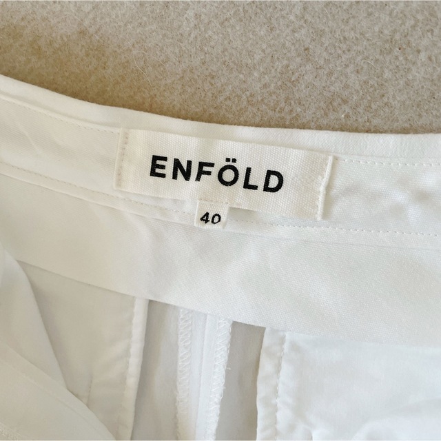 ENFOLD(エンフォルド)のENFOLD 2WAYストレッチパンツ　白パンツ　ジョガーパンツ レディースのパンツ(カジュアルパンツ)の商品写真